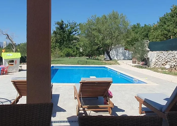 Βίλα Miriva Katuni