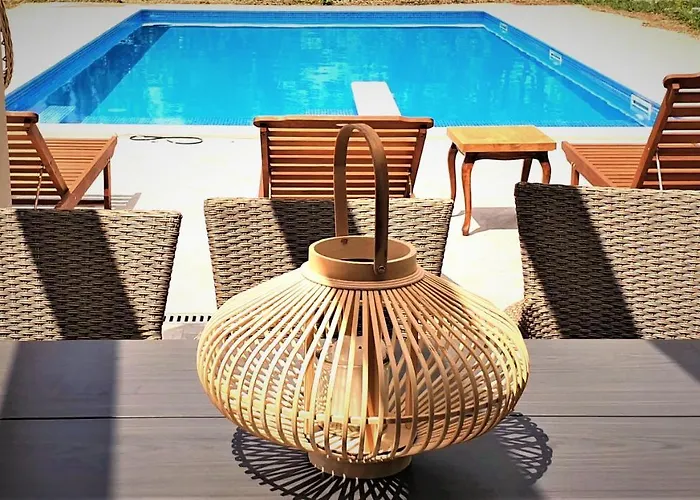 Miriva Βίλα Katuni