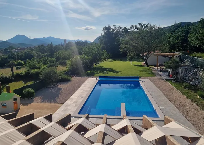 Βίλα Miriva Katuni