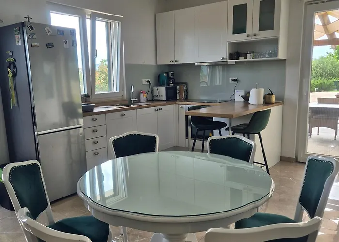 Βίλα Miriva Katuni